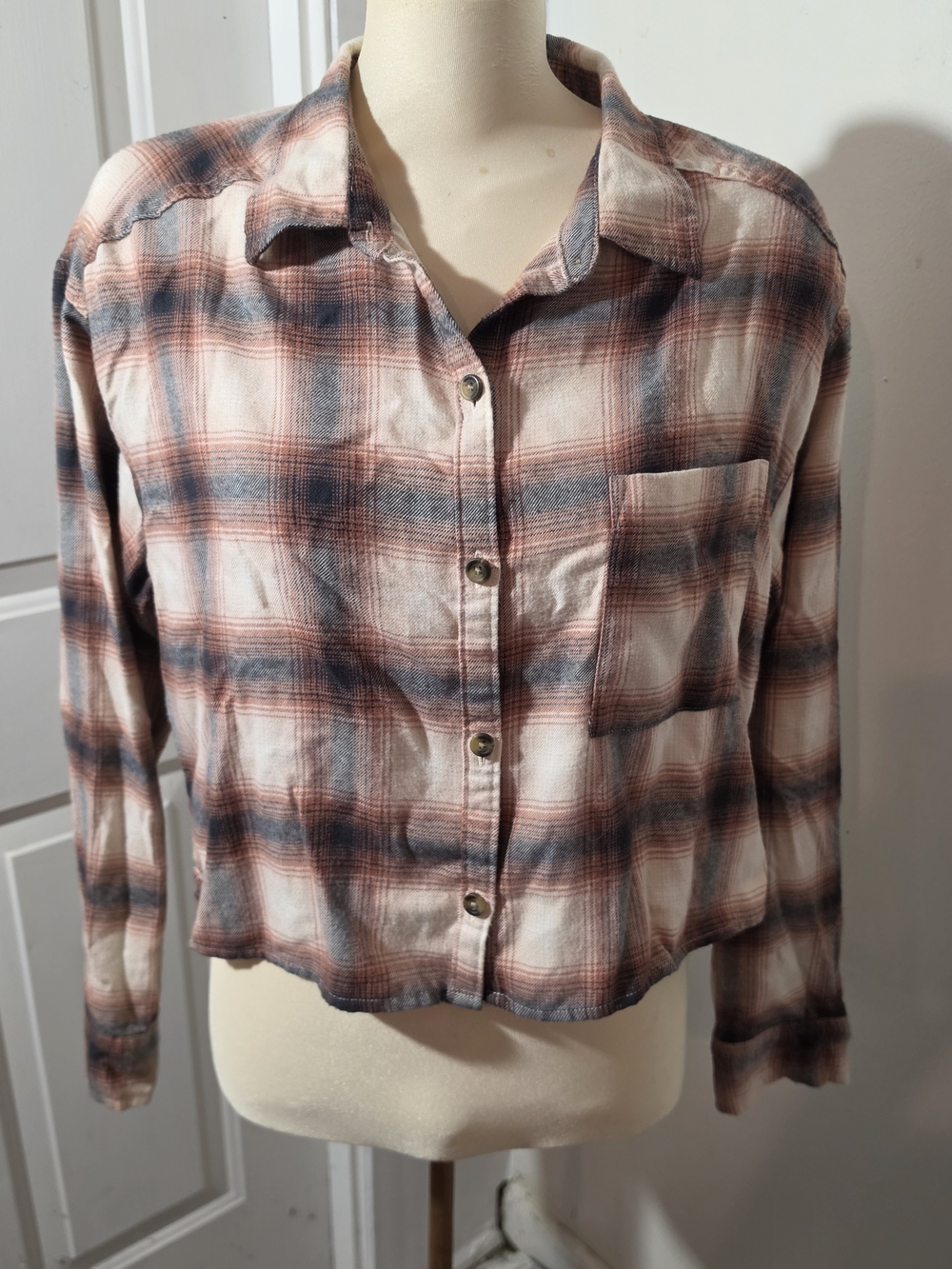Hollister Plaid Button-Up Shirt in Rust, Navy & Cream